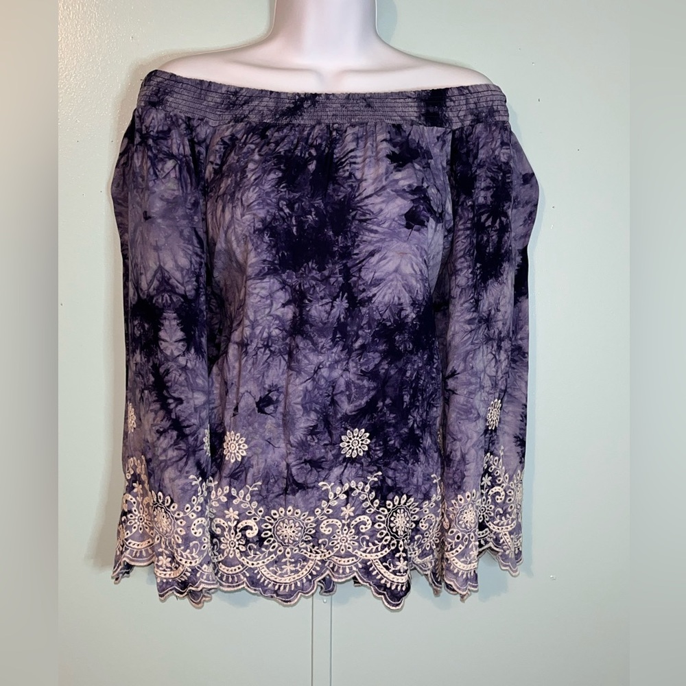 Bobeau Blouse Blue Embroidery Designs Size Large On/Off Shoulder‎